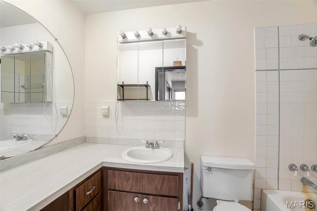 6072 Kingsway Property Photo 20