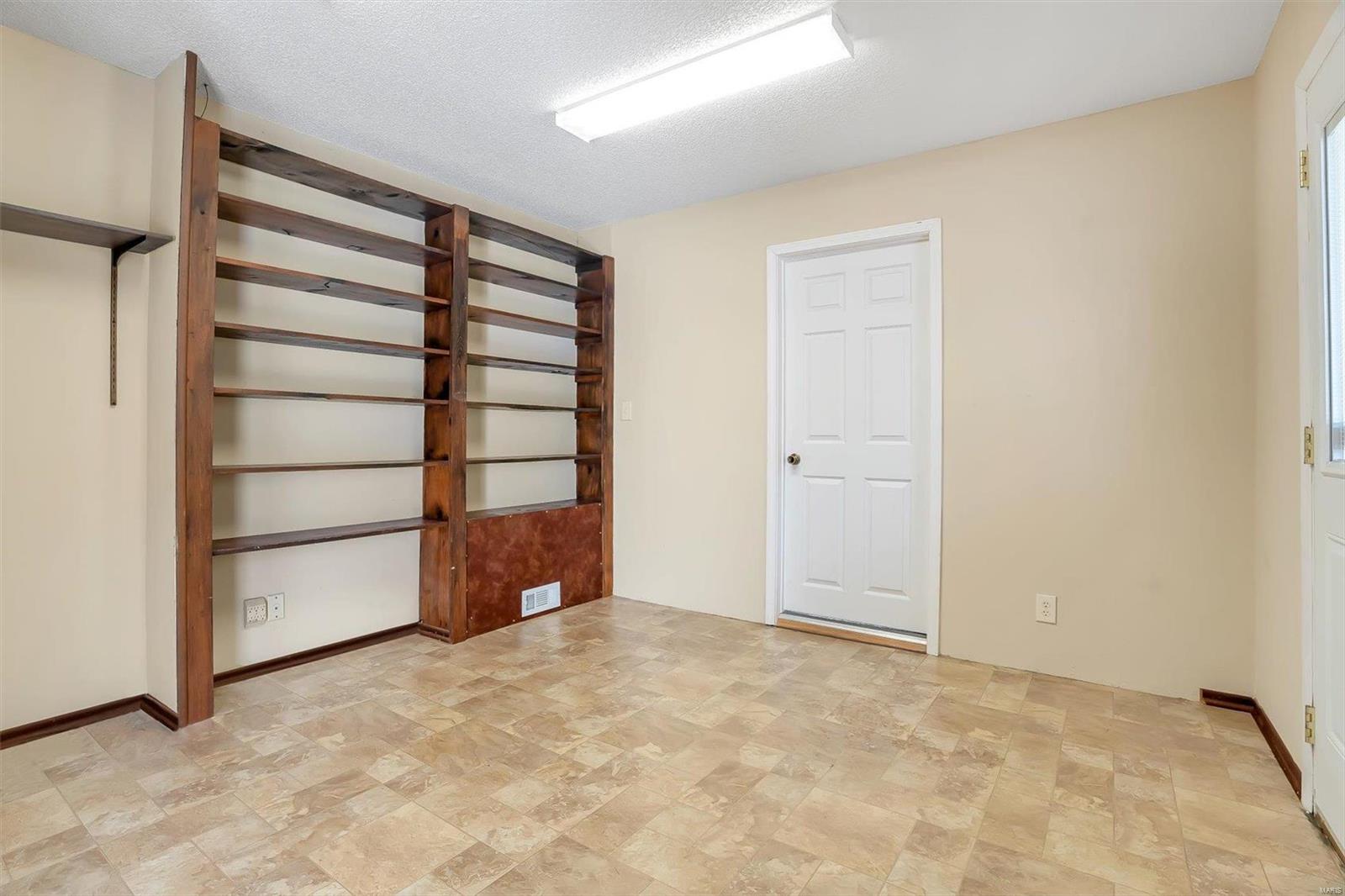 6072 Kingsway Property Photo 23