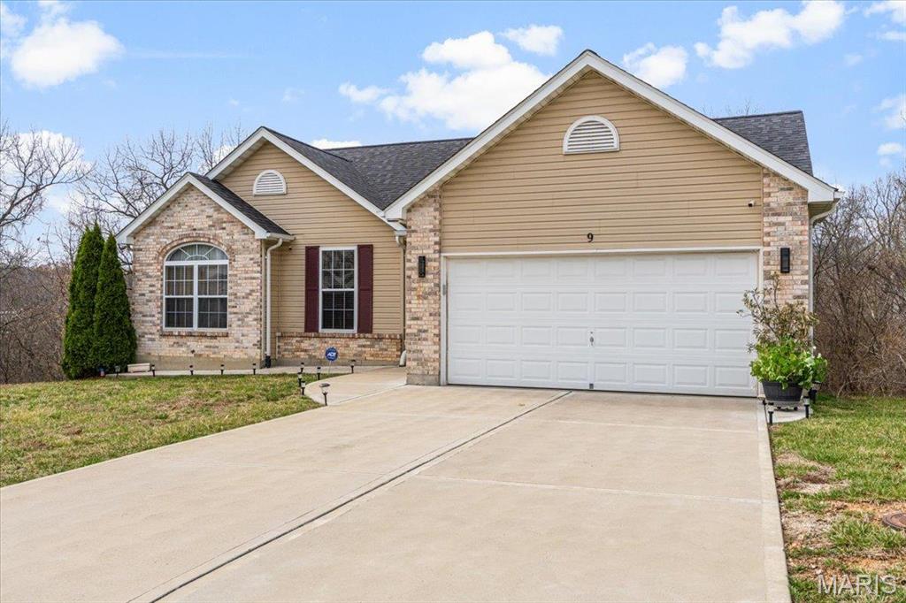 9 Amber Ridge Court Property Photo 1