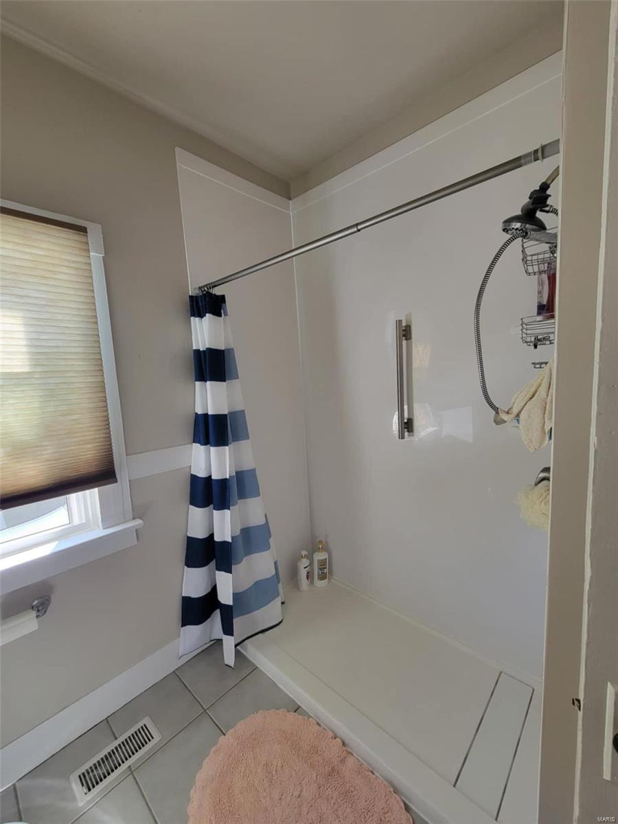 12 N West End Boulevard Property Photo 4