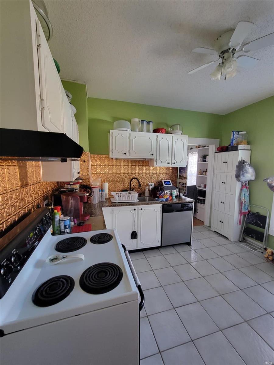 12 N West End Boulevard Property Photo 7