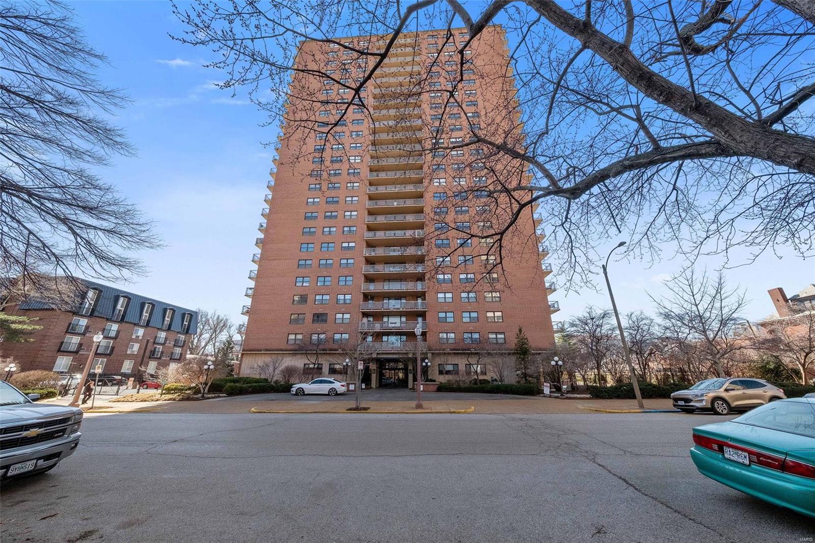 4466 W Pine Boulevard 20f Property Photo
