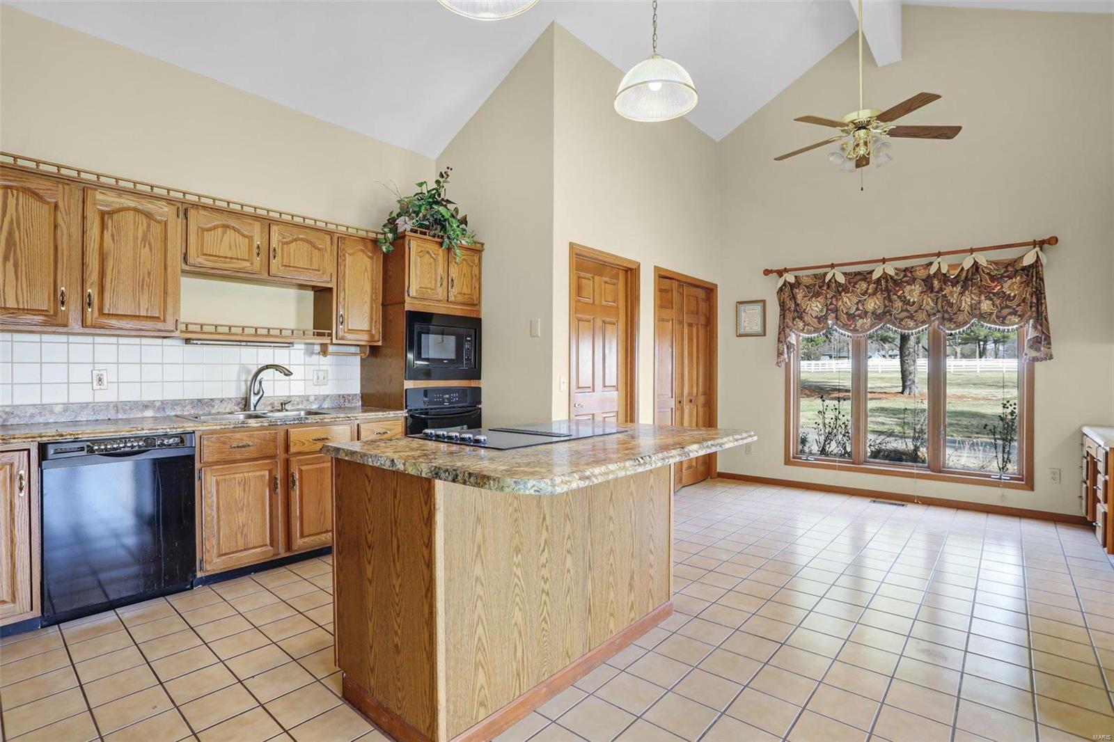 4842 Indian Hills Drive Property Photo 9