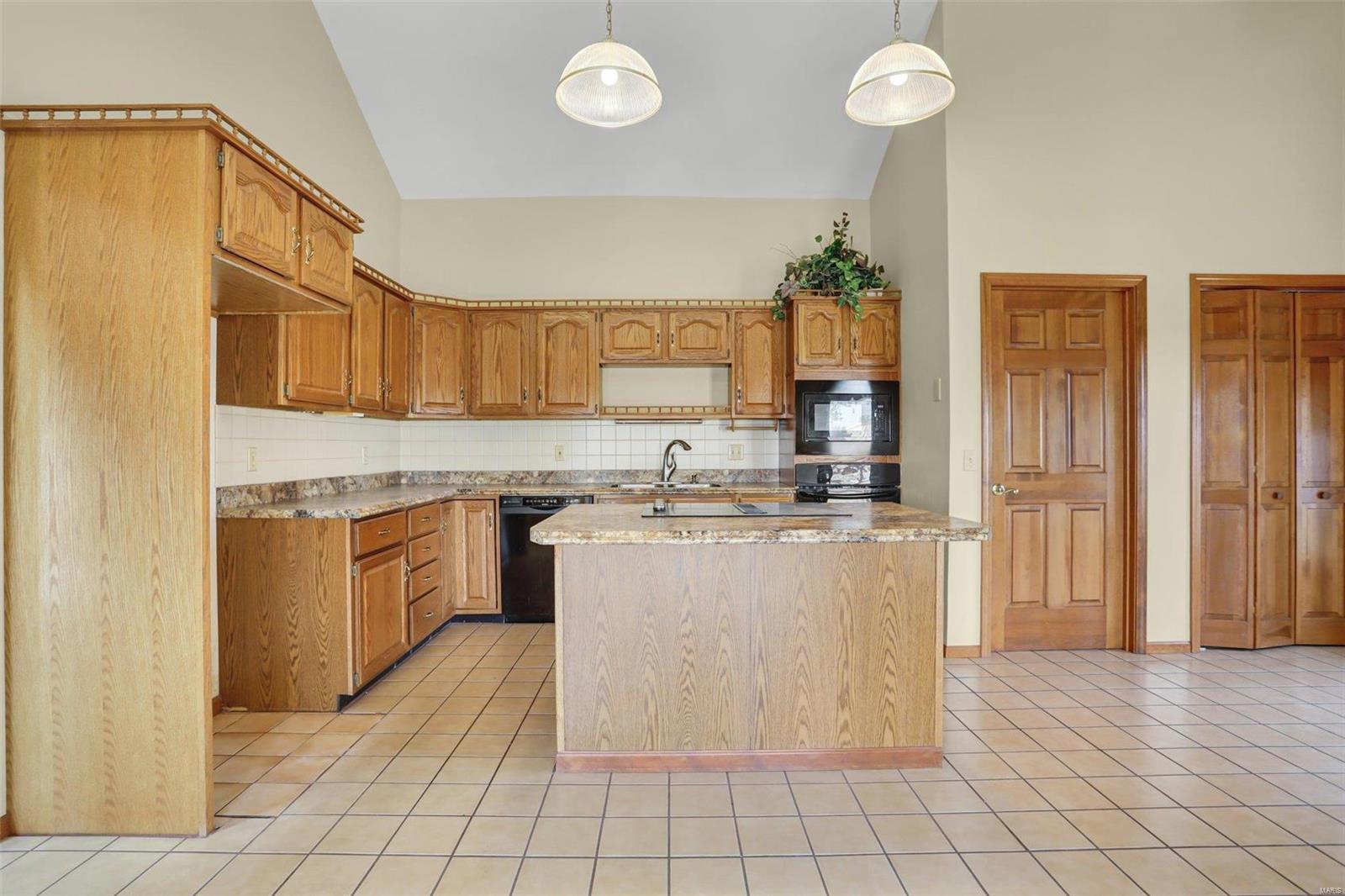 4842 Indian Hills Drive Property Photo 10