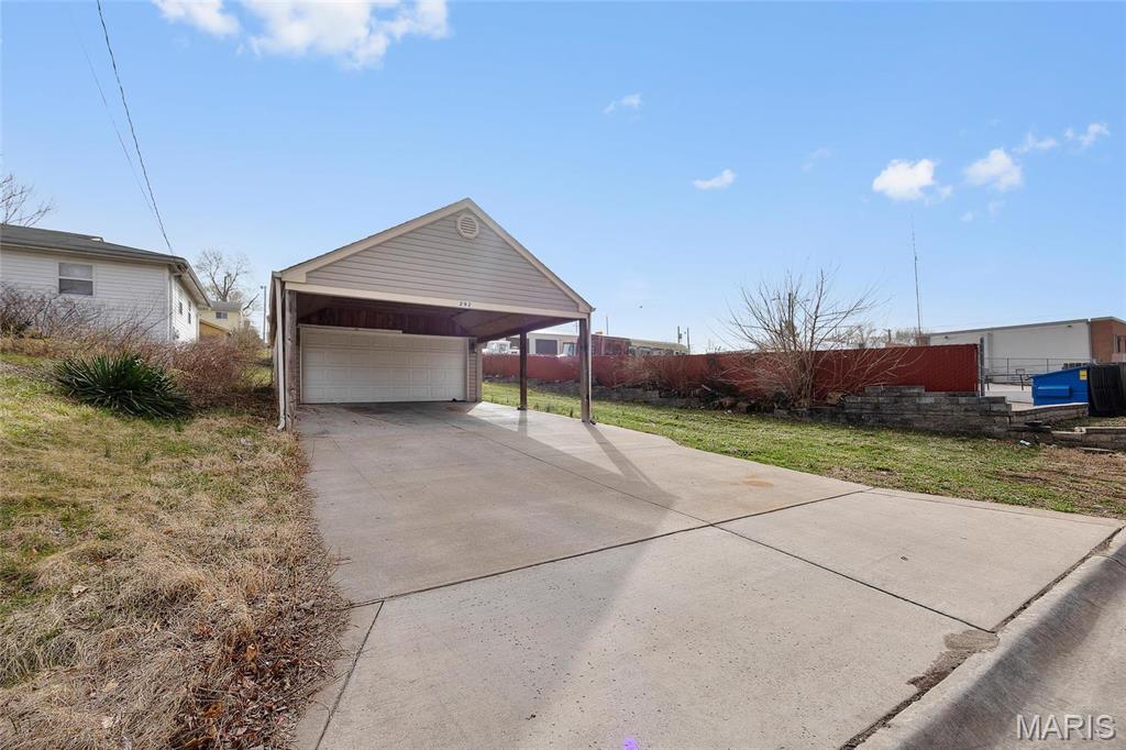 223 N Floridale Avenue Property Photo 5