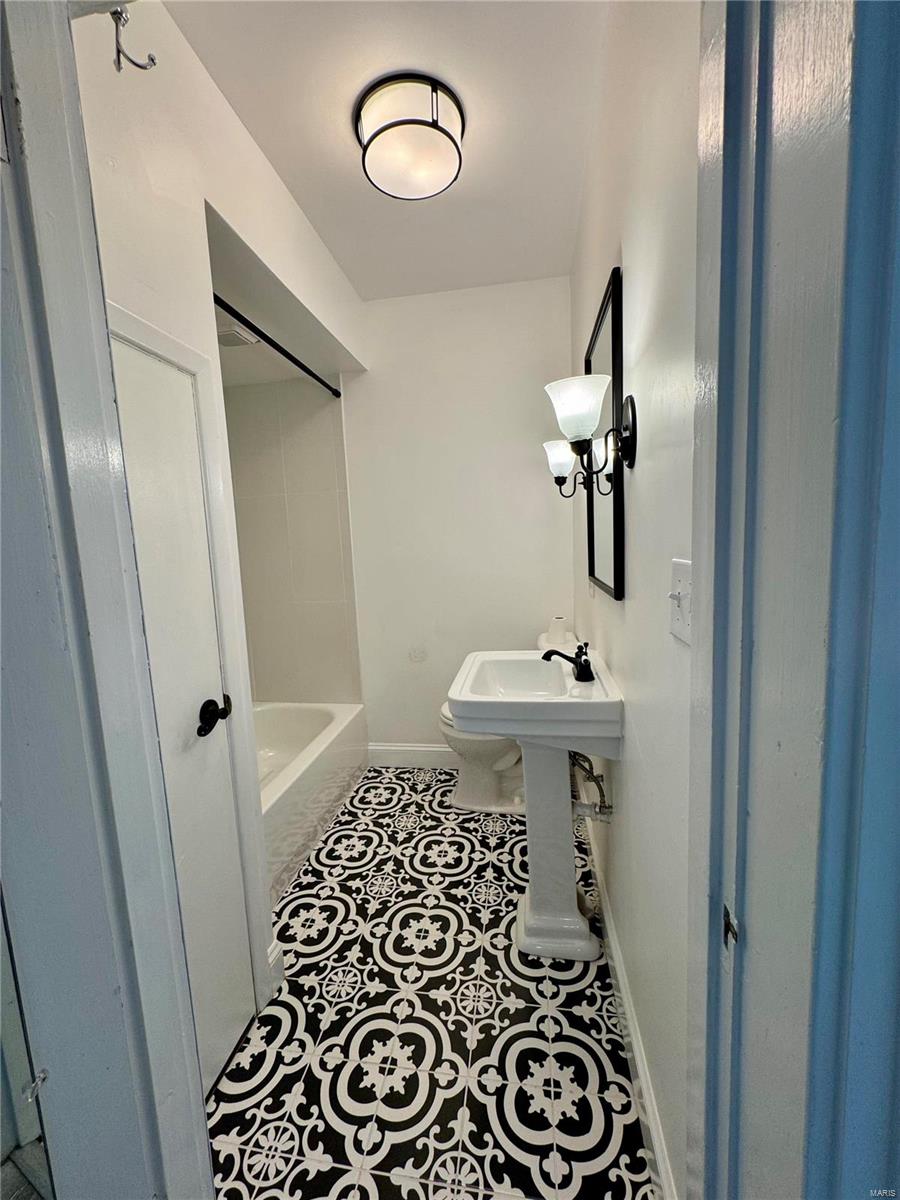 1522 E 5th Street Property Photo 9