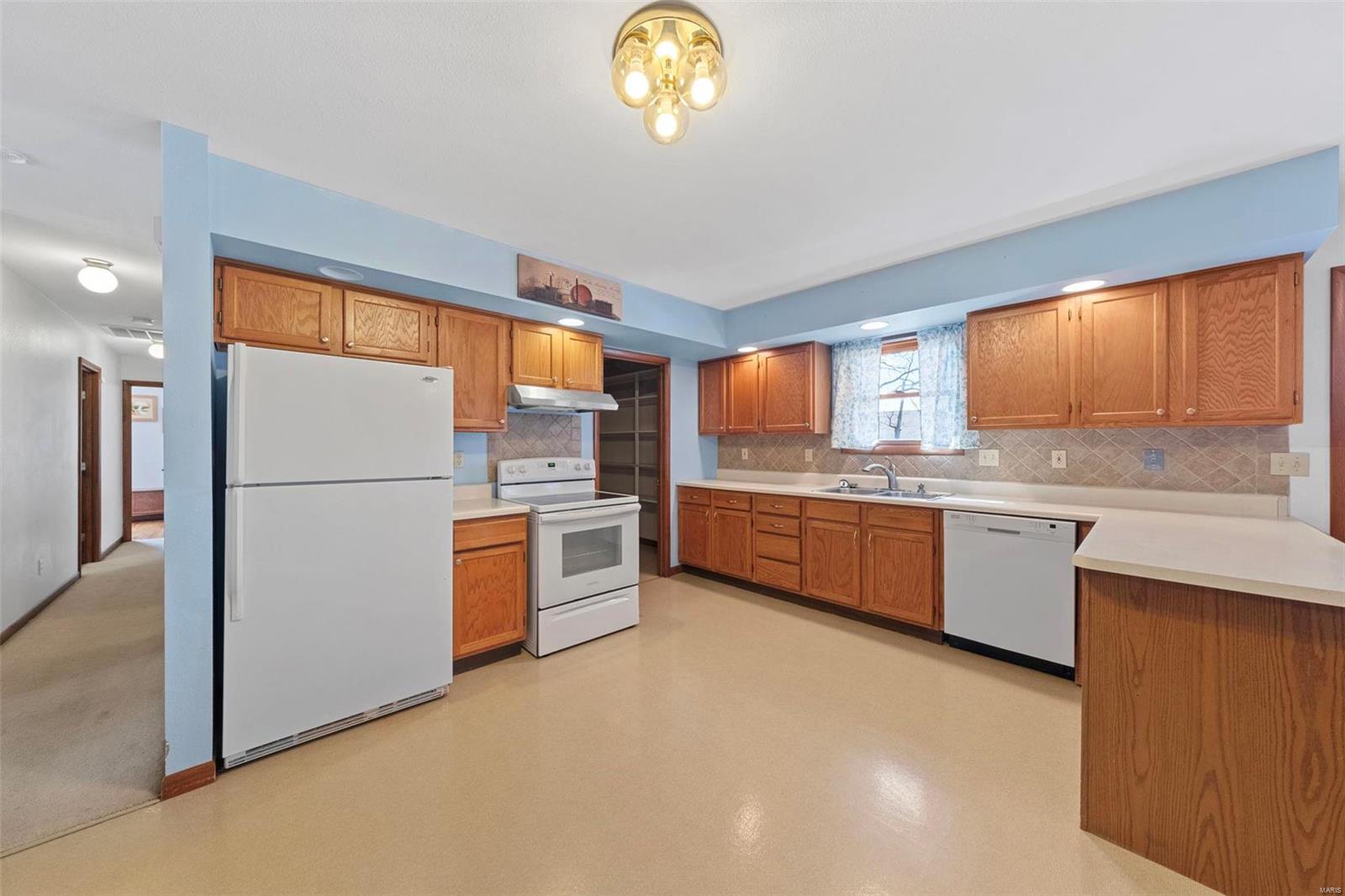 270 Mervin Street Property Photo 7