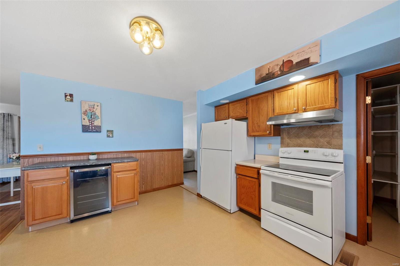 270 Mervin Street Property Photo 8