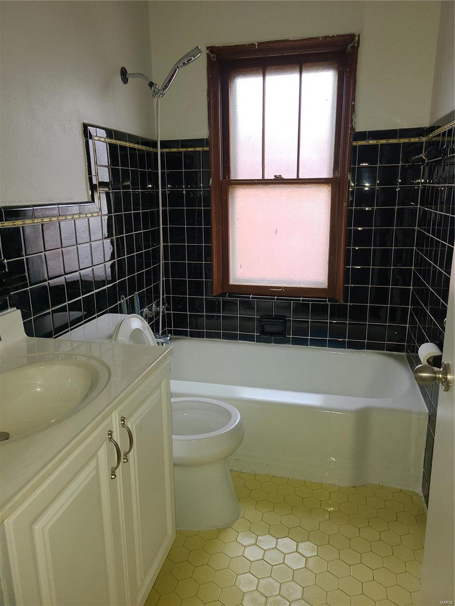 1214 Iona Avenue Property Photo 5