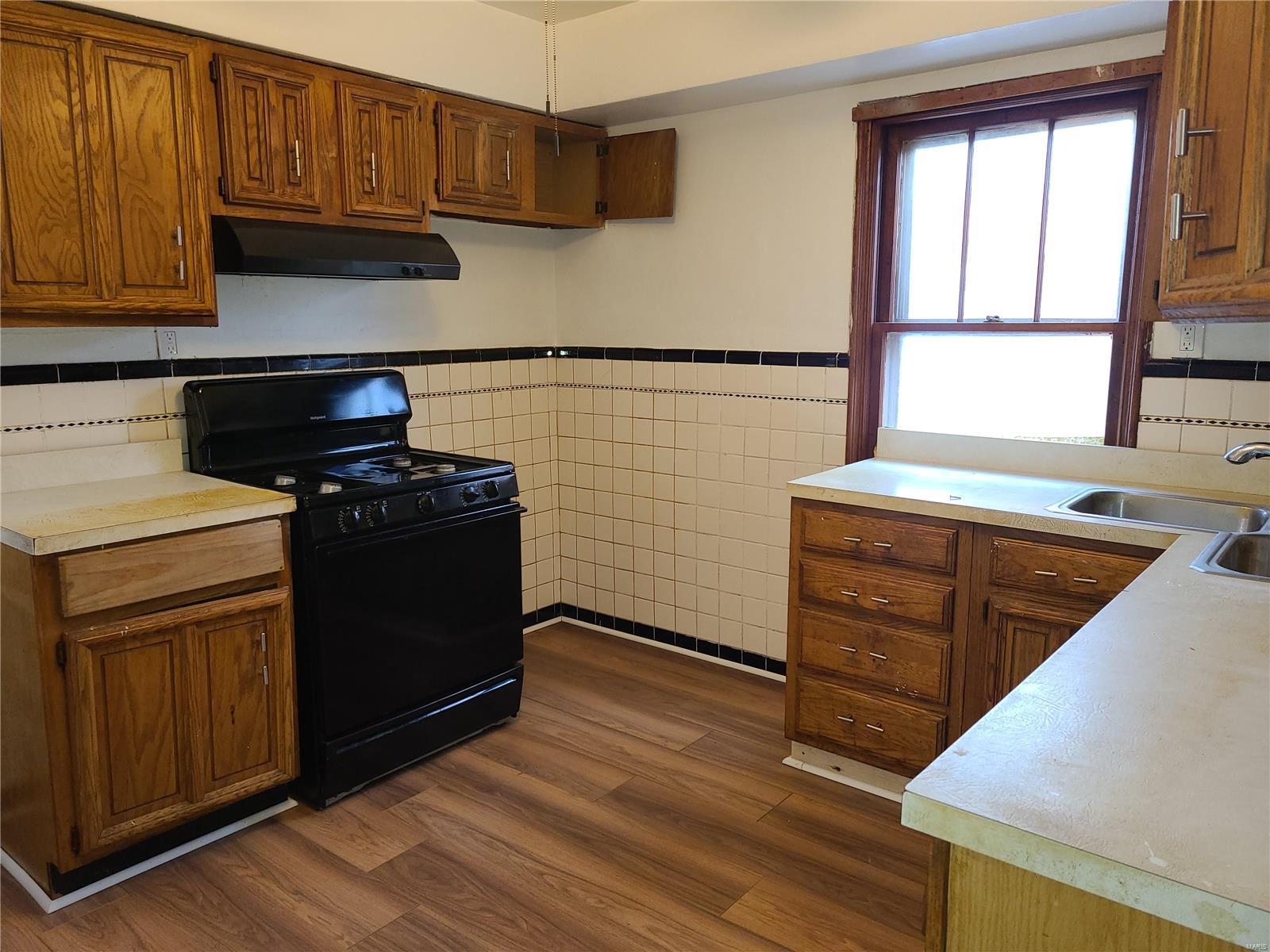 1214 Iona Avenue Property Photo 6