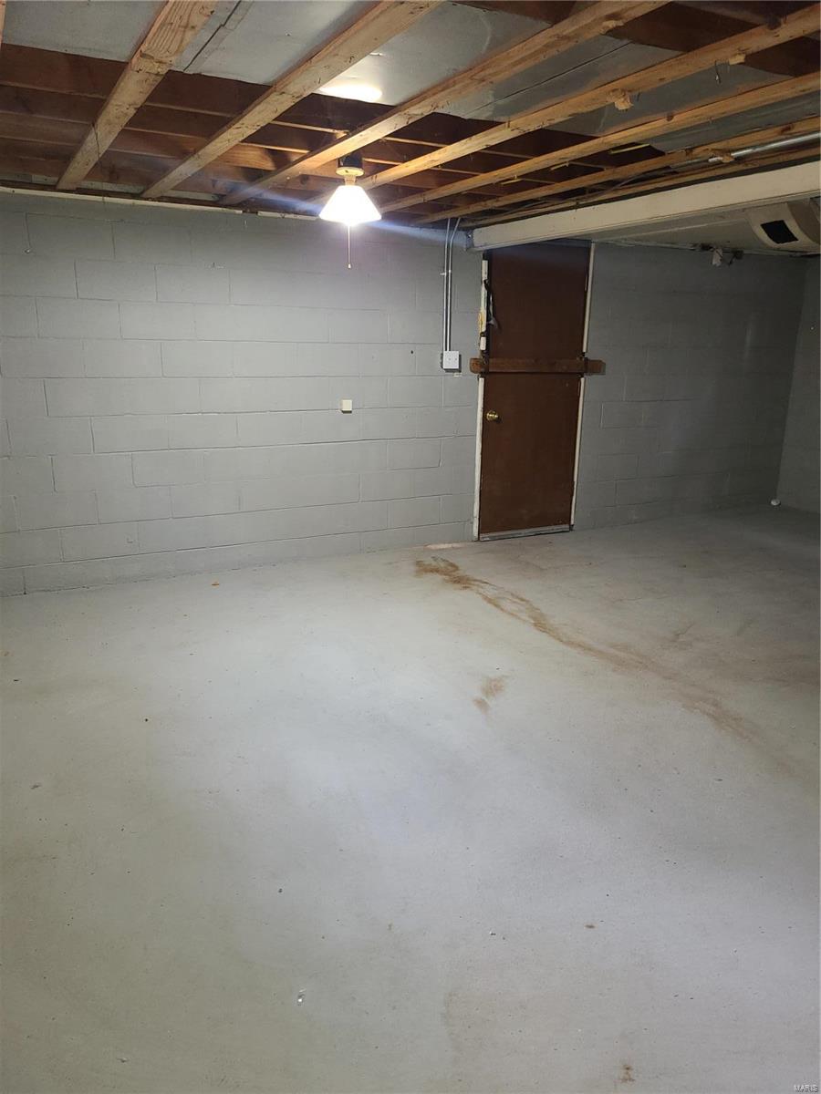 1214 Iona Avenue Property Photo 9