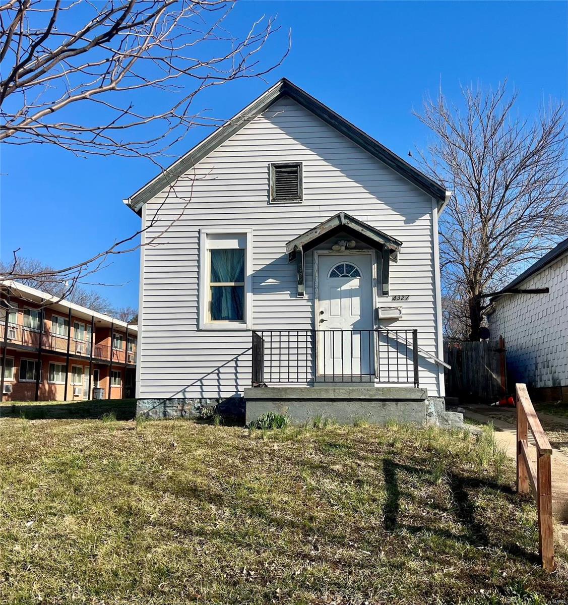 4327 Chippewa Street Property Photo