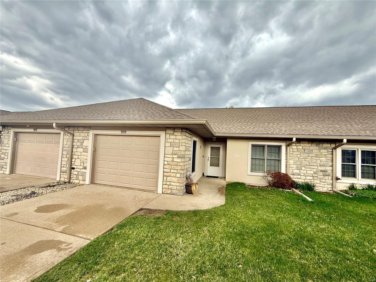 905 Pine Avenue Property Photo