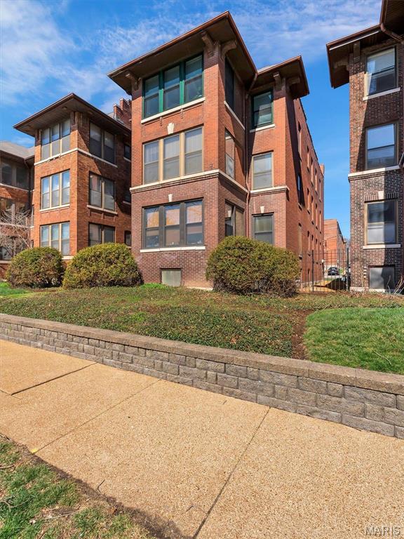 5559 Pershing Avenue 2F