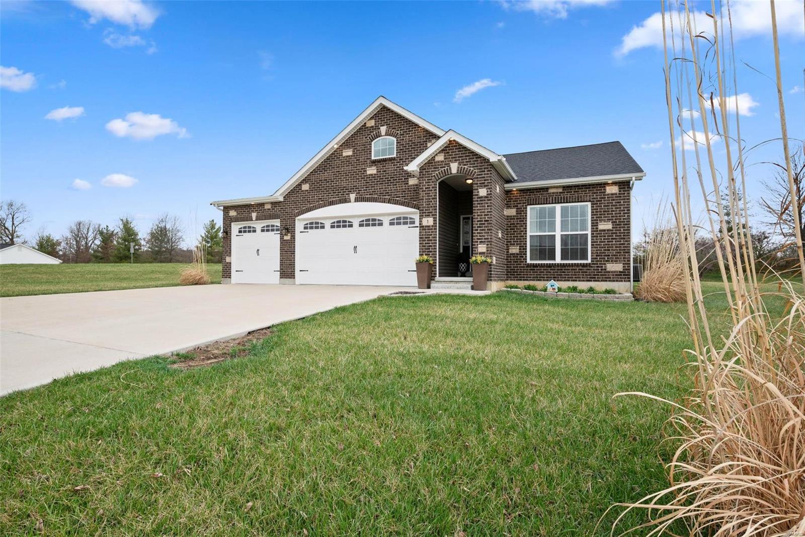 1 Green Ash Court Property Photo