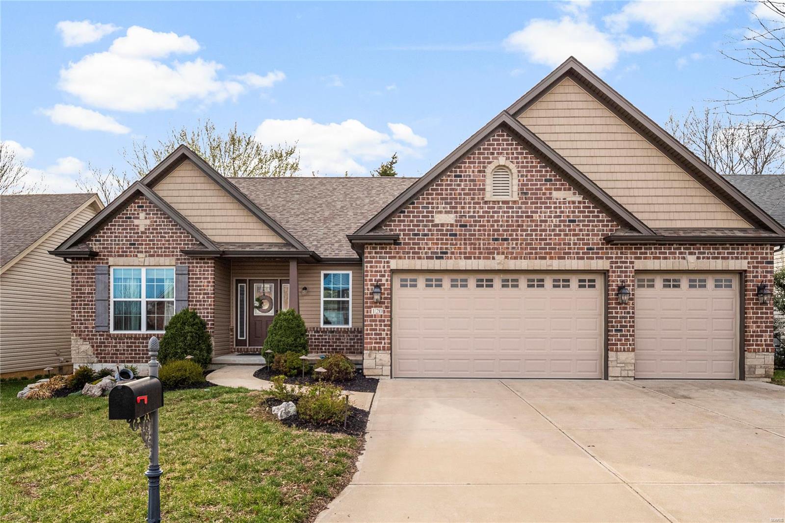120 Stone Oaks Drive Property Photo