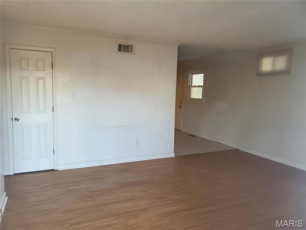 20 Leonard Dr Property Photo 3
