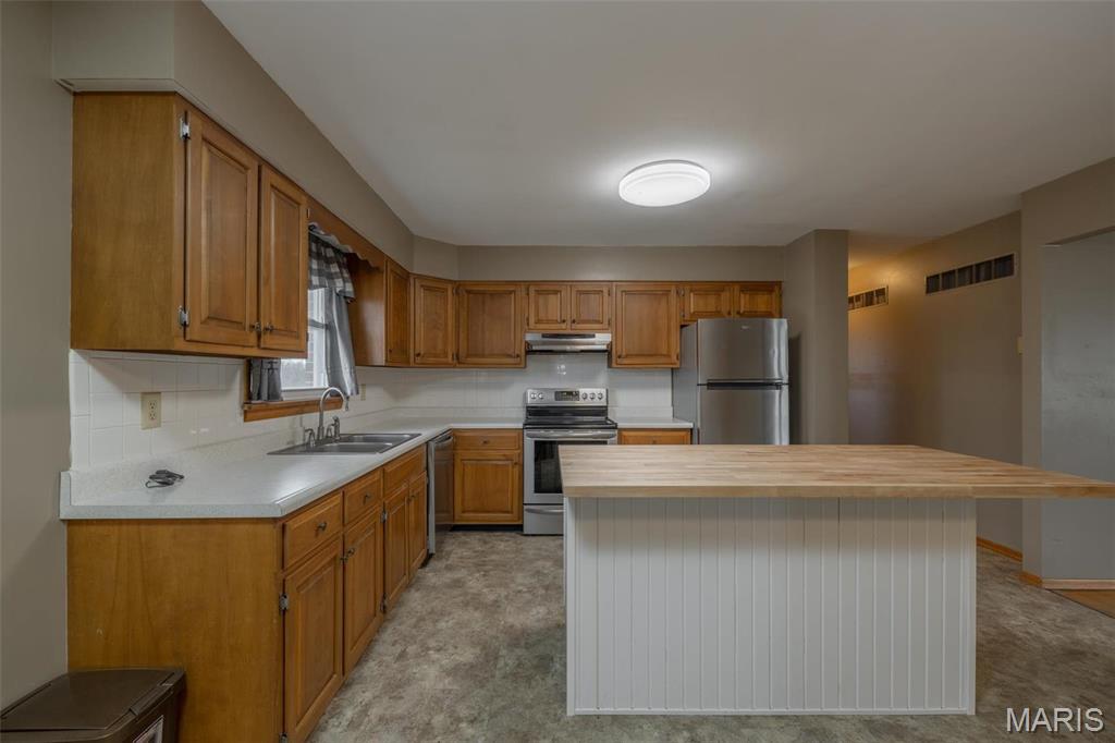 762 Cave Farm Road Property Photo 8