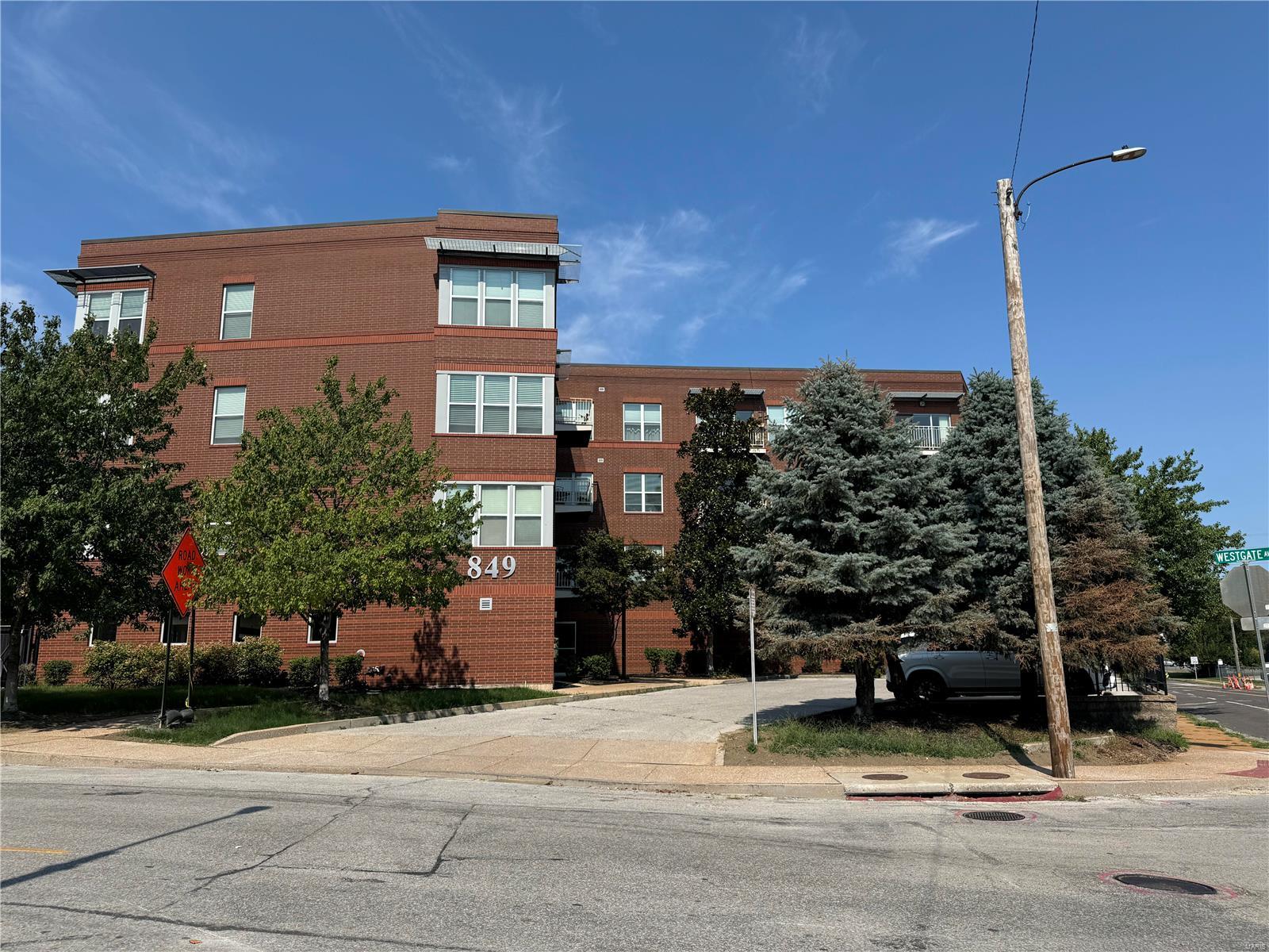 849 Loop Living Condo Real Estate Listings Main Image