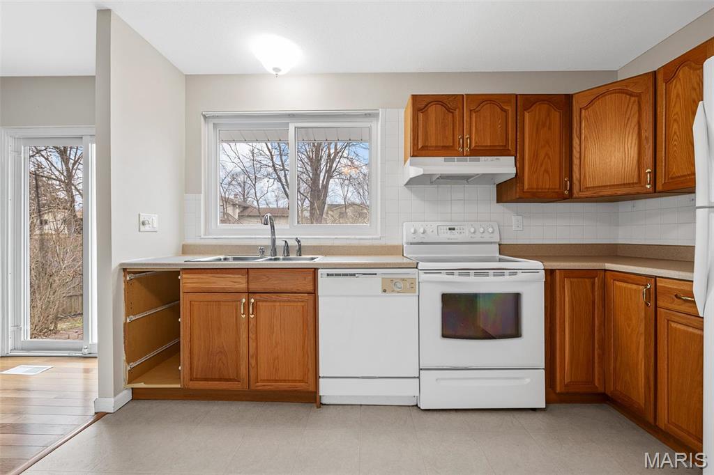 215 Shadyoak Drive Property Photo 8