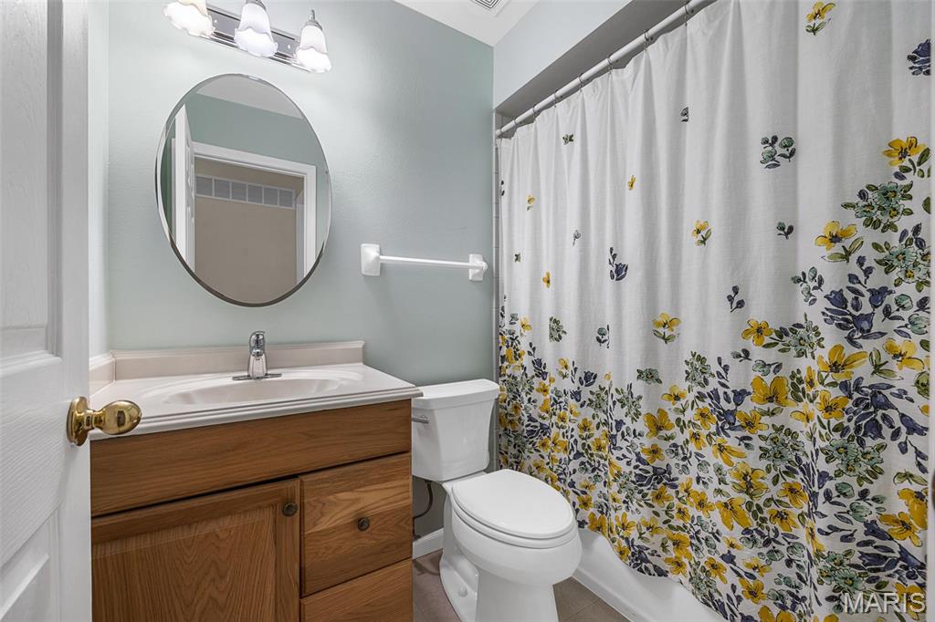 215 Shadyoak Drive Property Photo 16