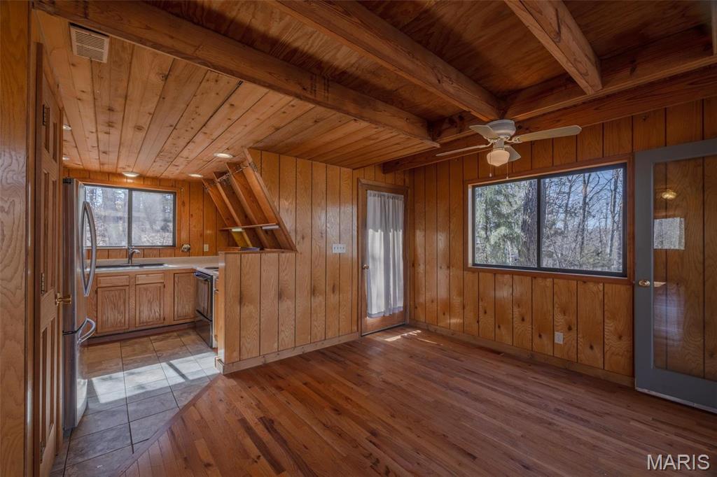 2442 Linden Point Drive Property Photo 6