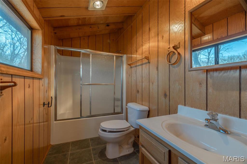 2442 Linden Point Drive Property Photo 17