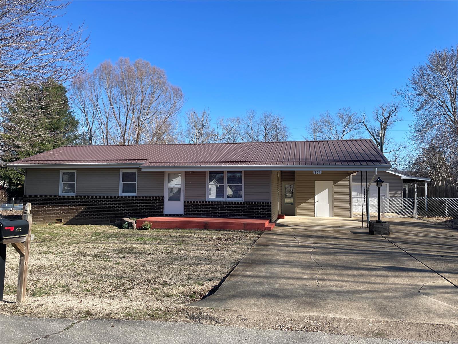 301 Navajo St. Property Photo