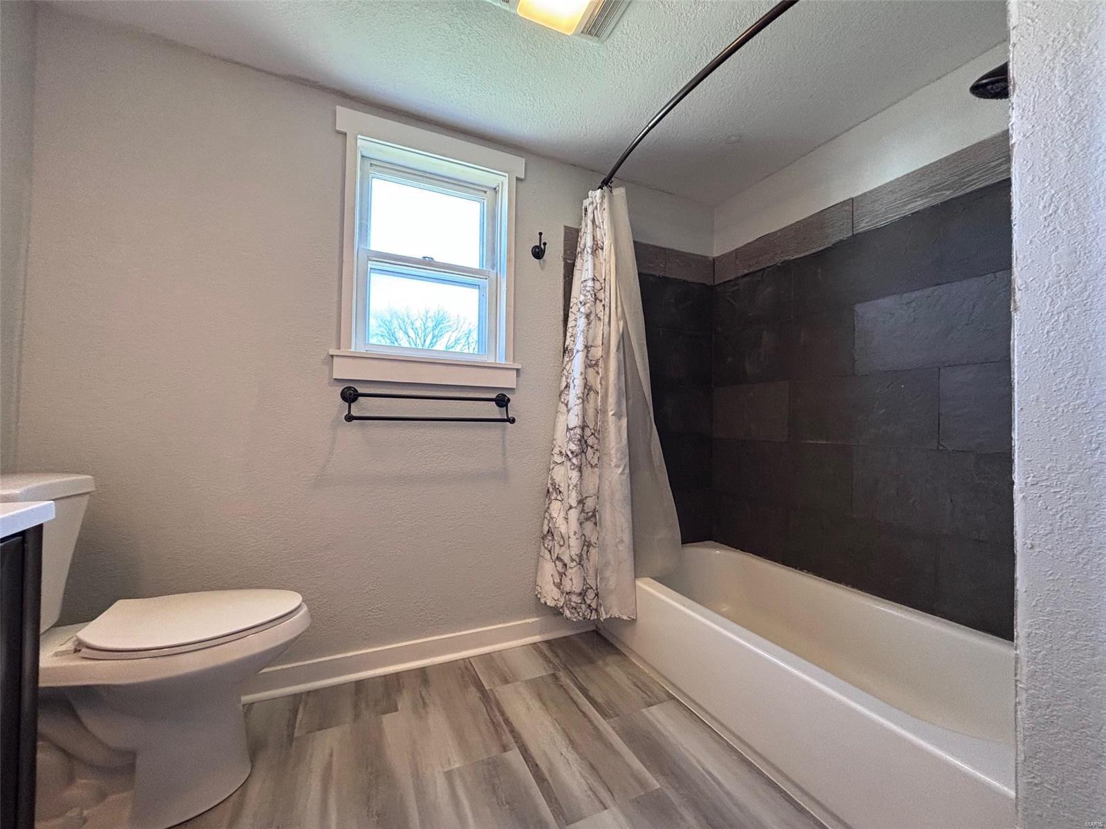 1026 Emmons Street Property Photo 4