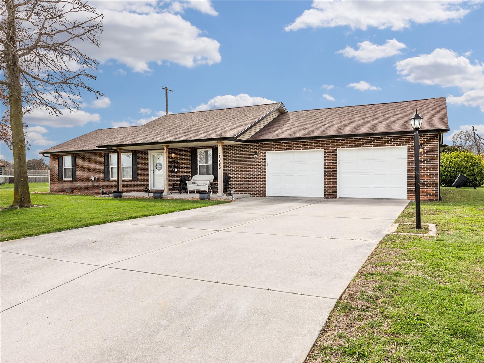 9095 James Ct Property Photo