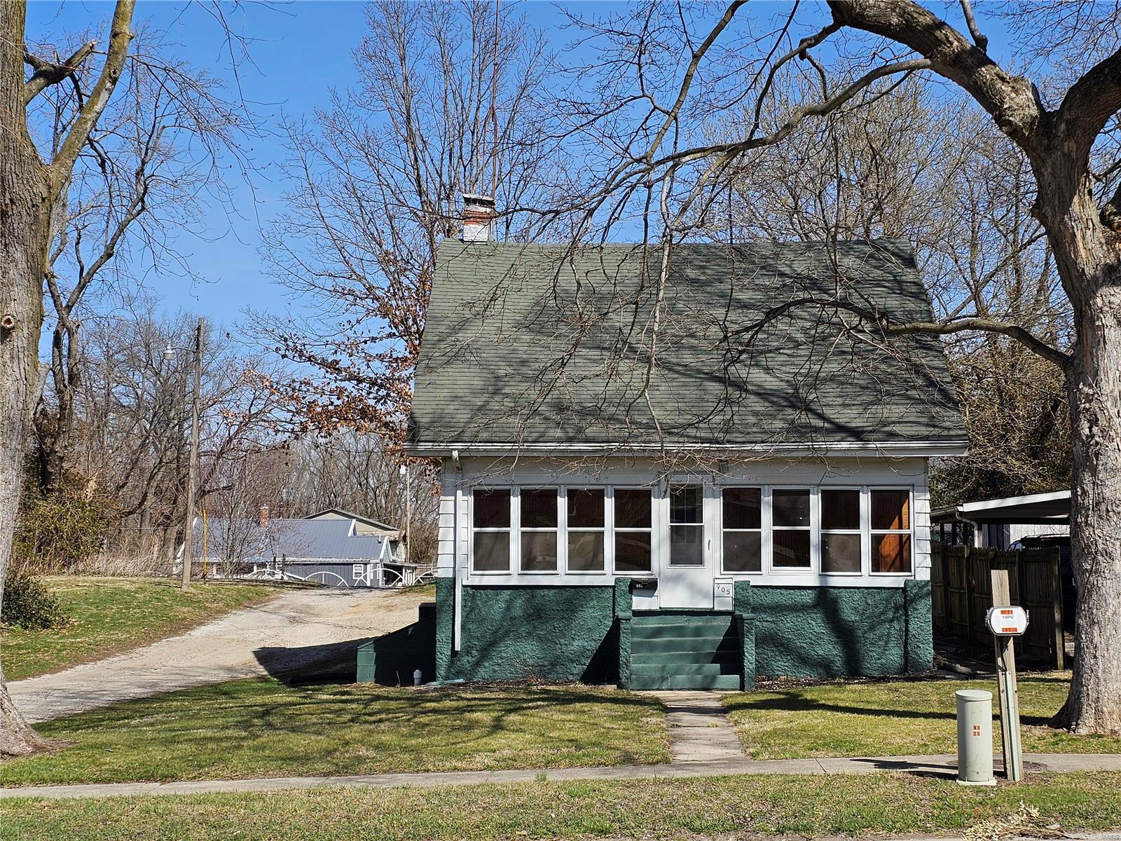 905 School Street Property Photo