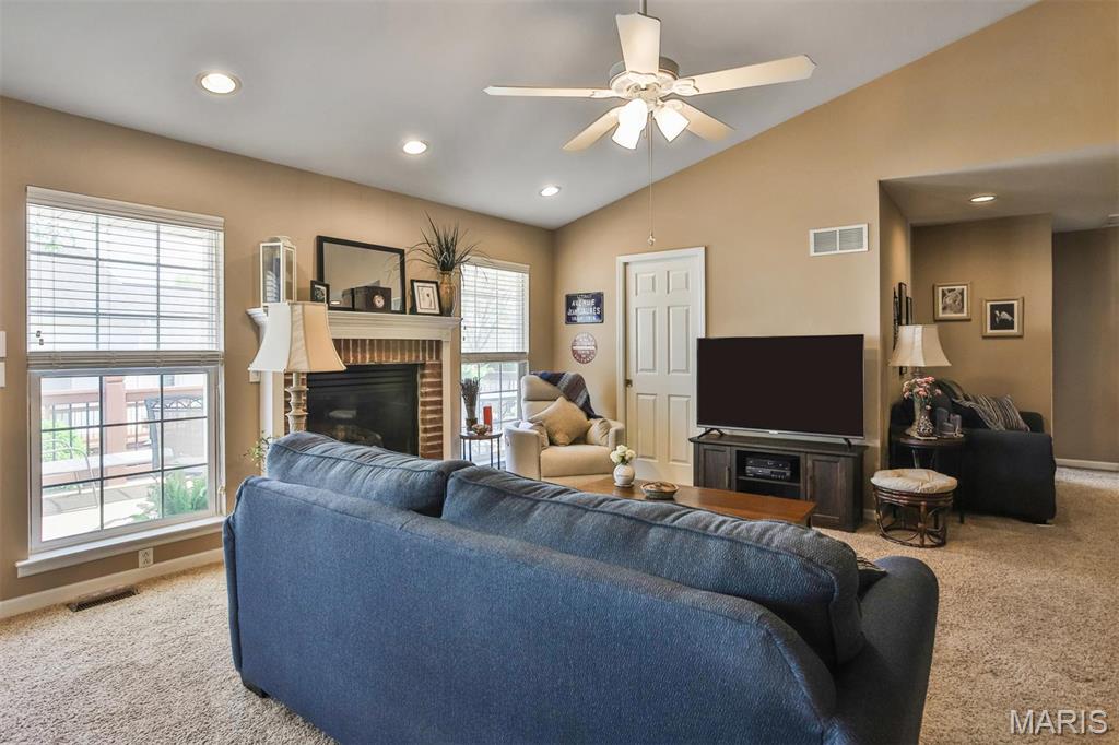 2015 Chapel Hill Crossing Property Photo 8