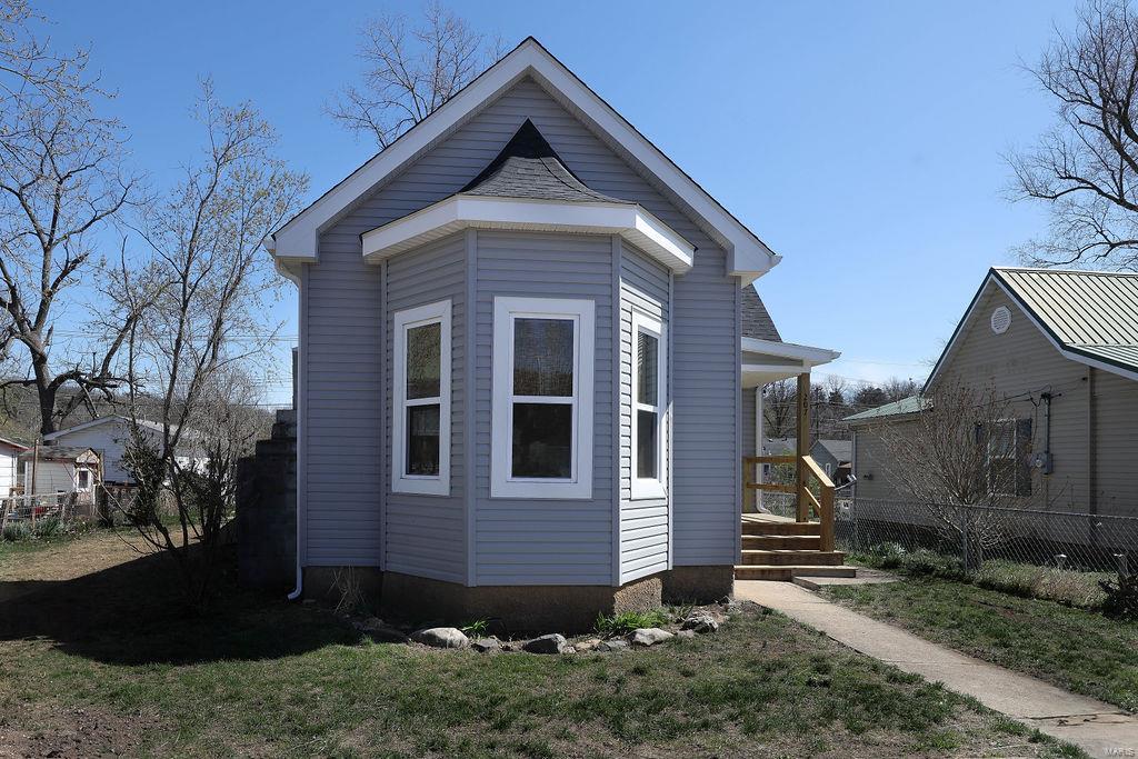 207 E 2nd Street Property Photo