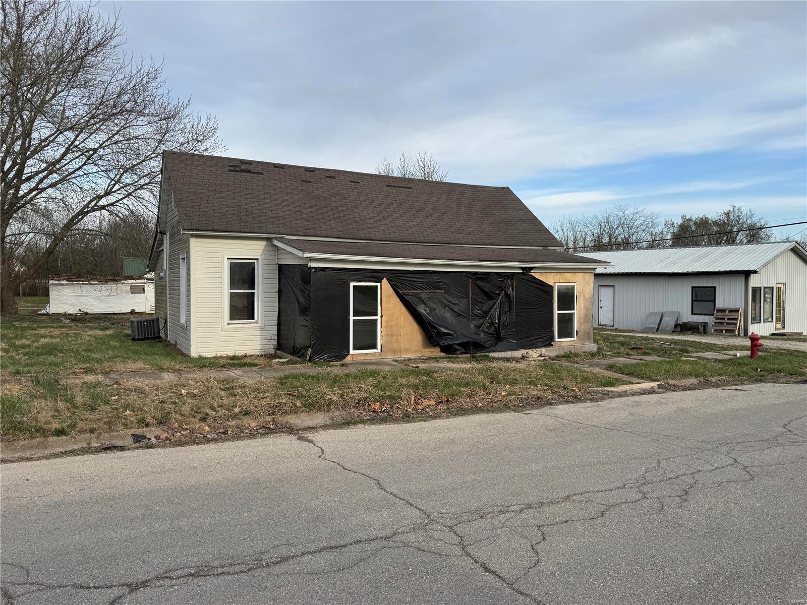 211 S Vienna Avenue Property Photo