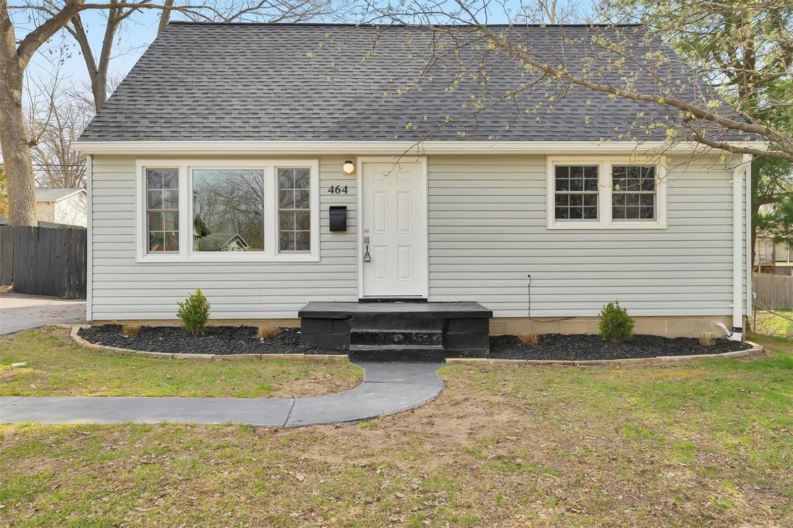 464 Chamberlin Drive Property Photo 1