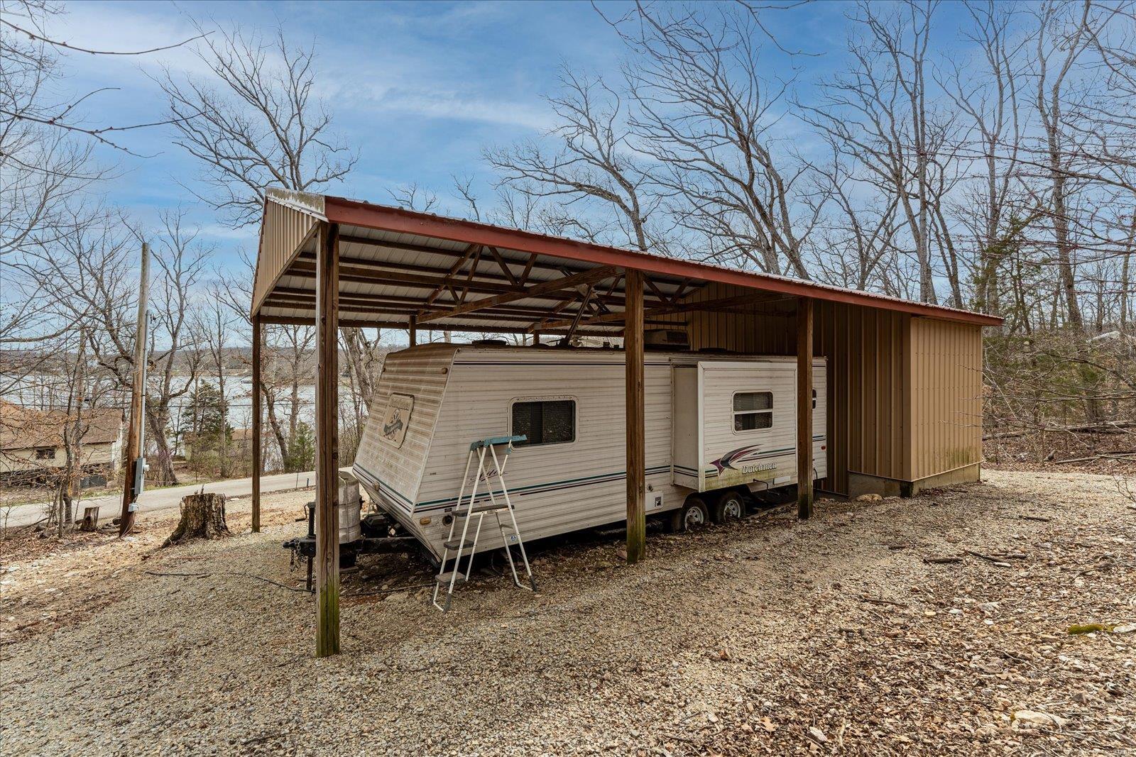 6421 Lakeview Drive Property Photo 7