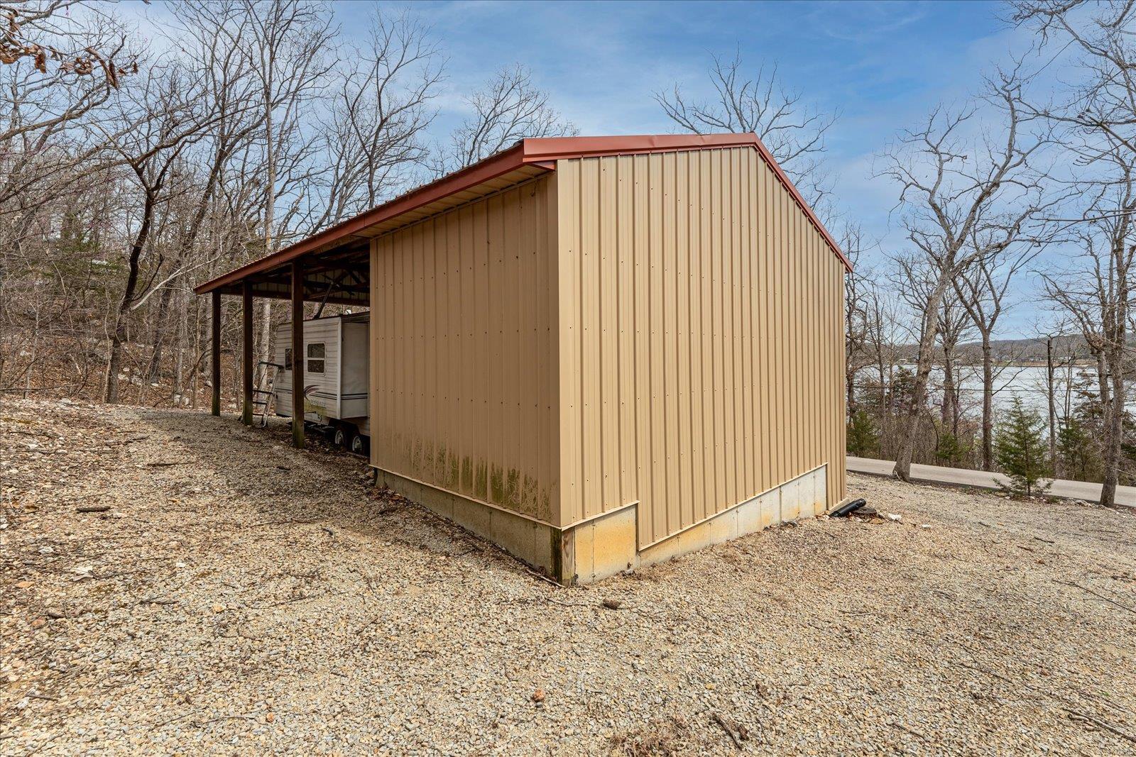 6421 Lakeview Drive Property Photo 8