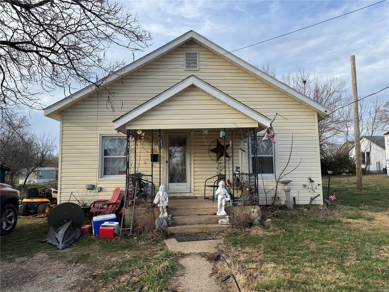 806 E 1st Street Property Photo