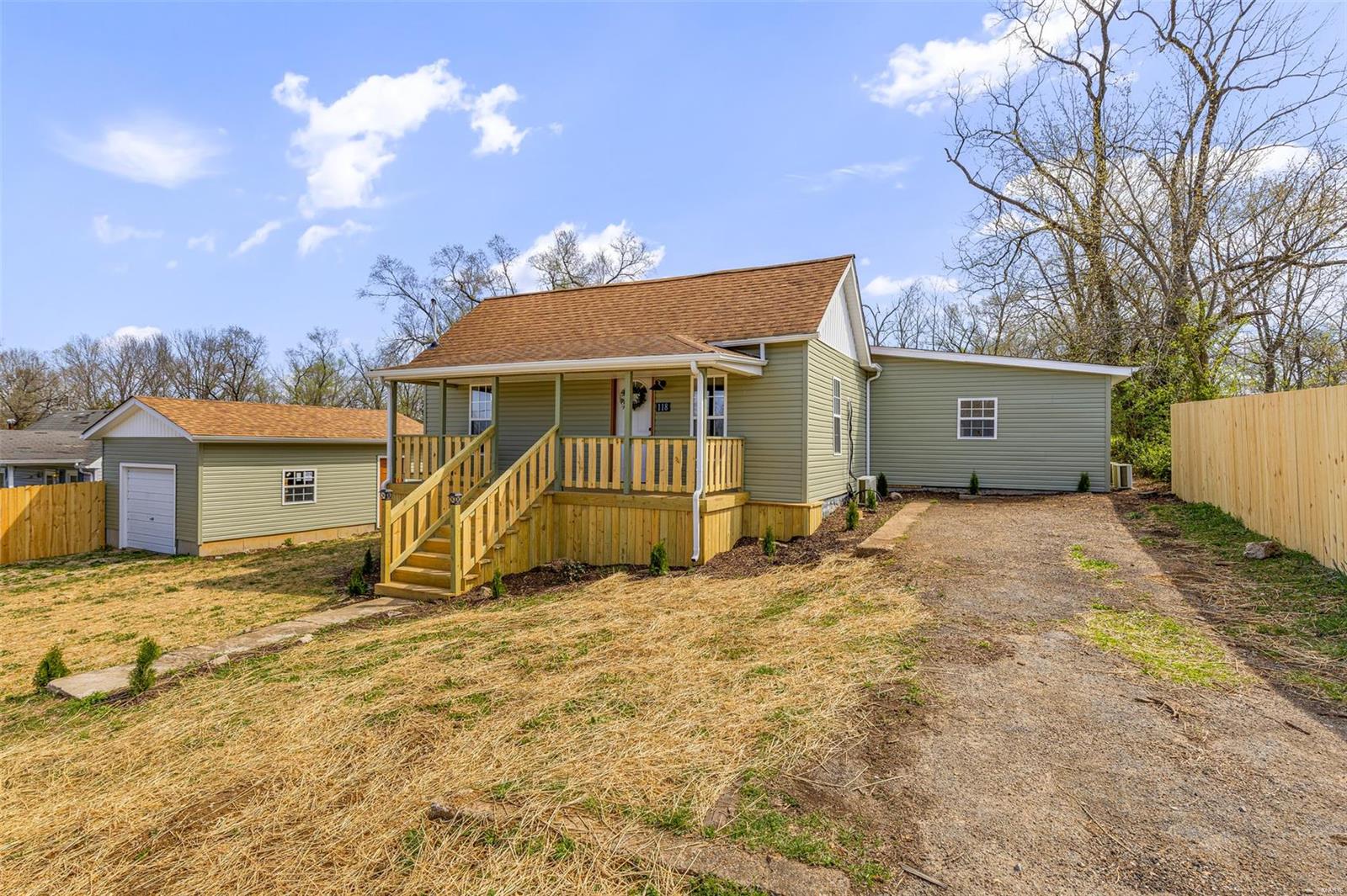 118 Oak Street Property Photo