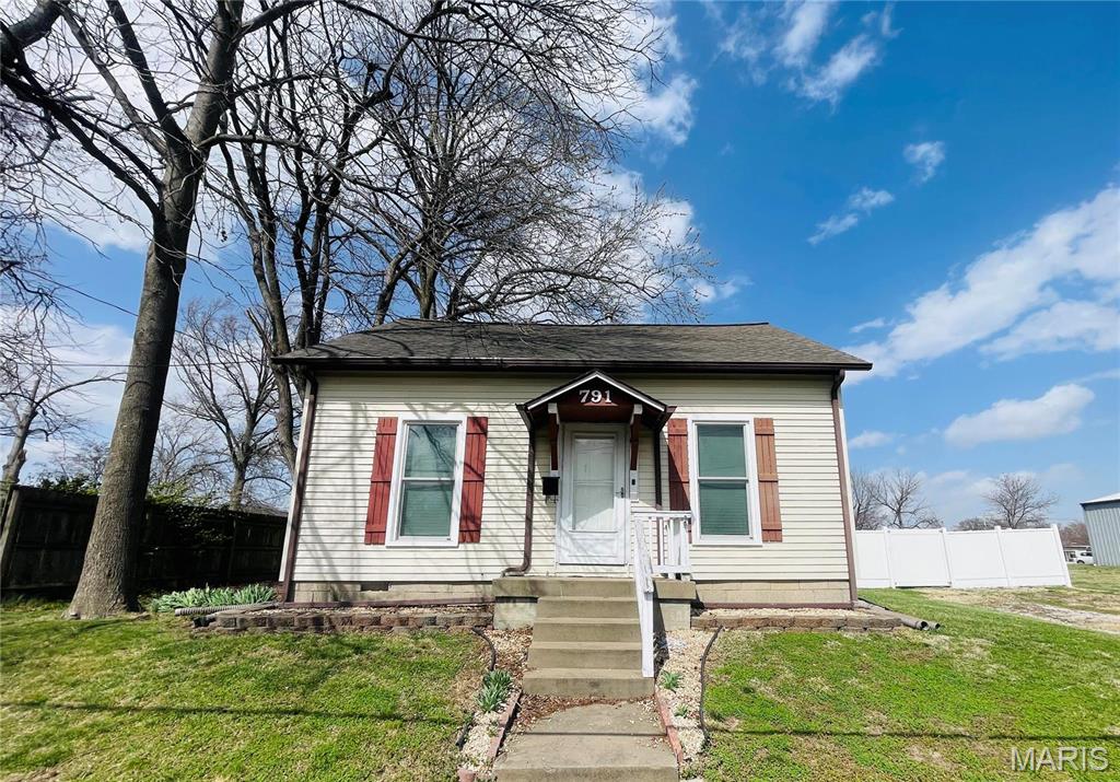 791 E Adams Street Property Photo 1