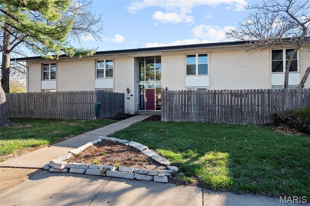 10469 Briarbend Drive 4 Property Photo 1