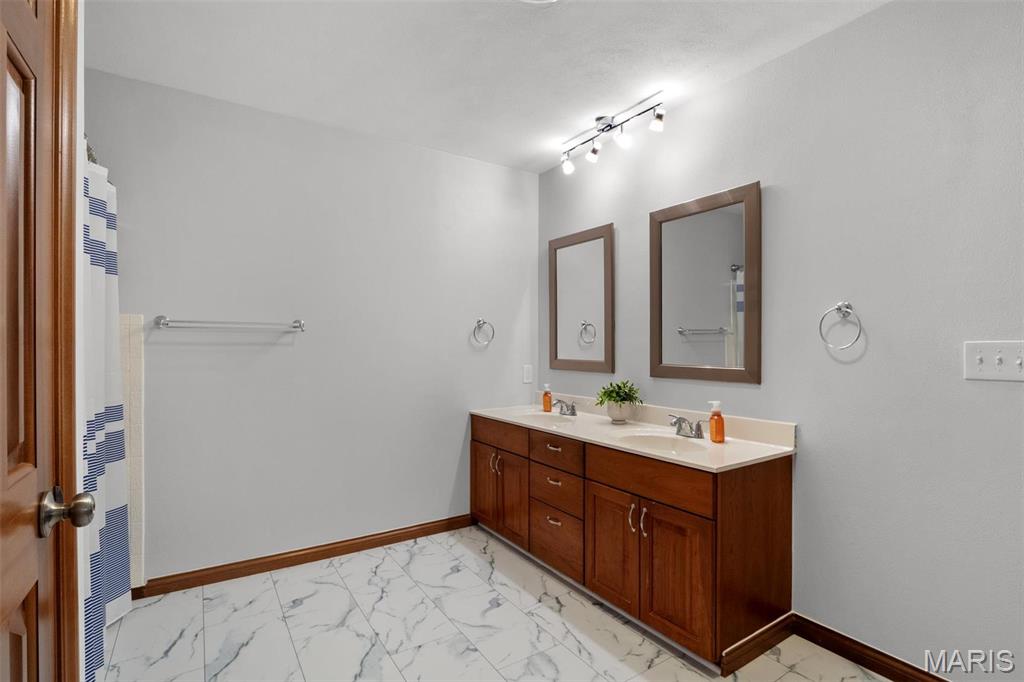 1211 Mann Road Property Photo 16