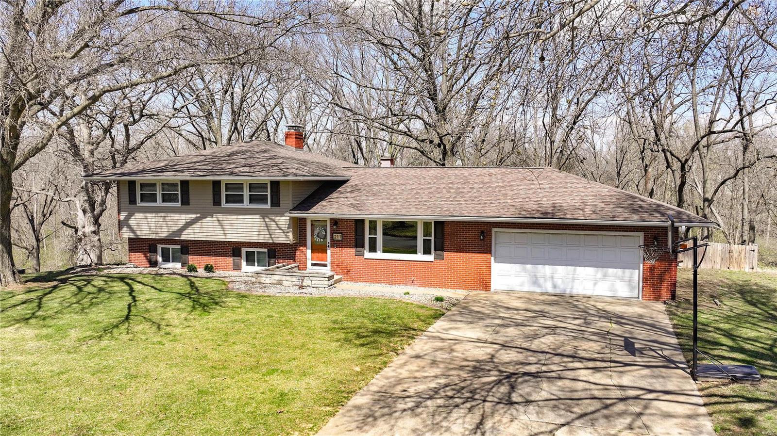 211 Lakeside Drive Property Photo