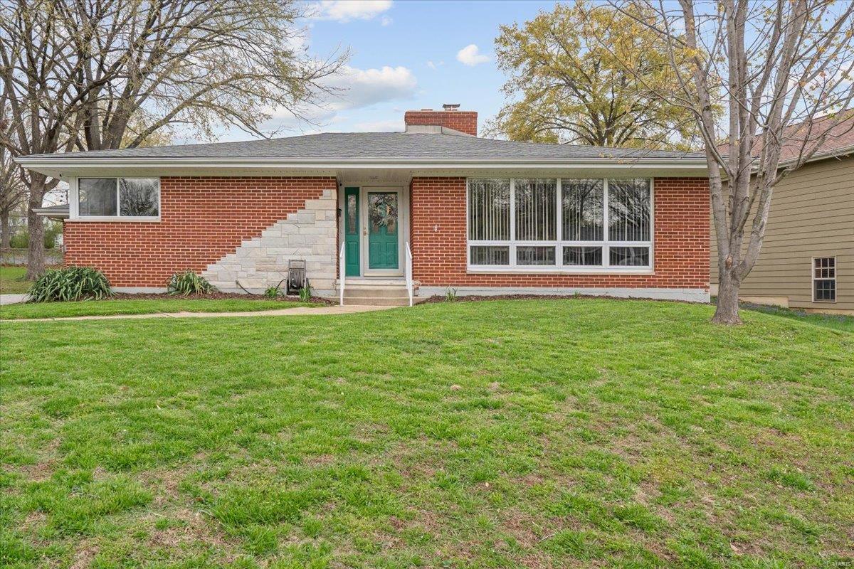 305 Lillian Avenue Property Photo