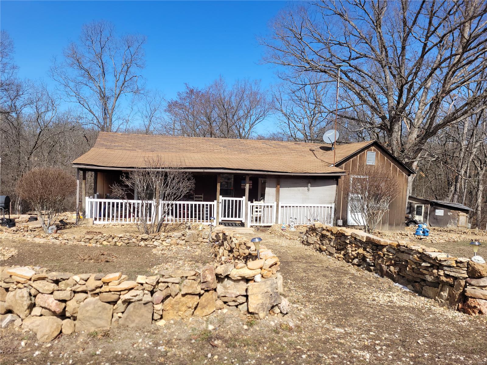1615 N Service Rd W Property Photo