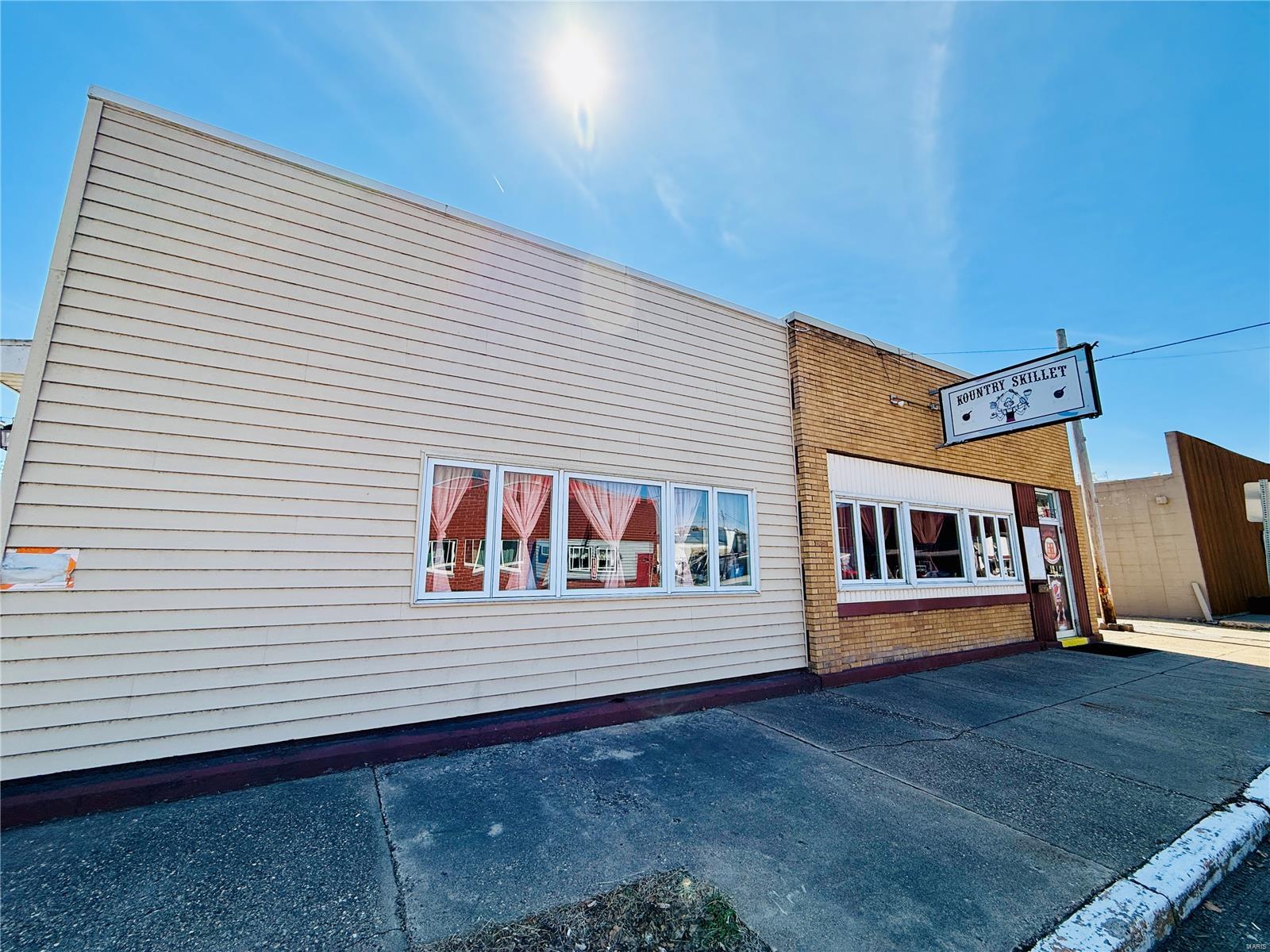 305 Lewis Street Property Photo