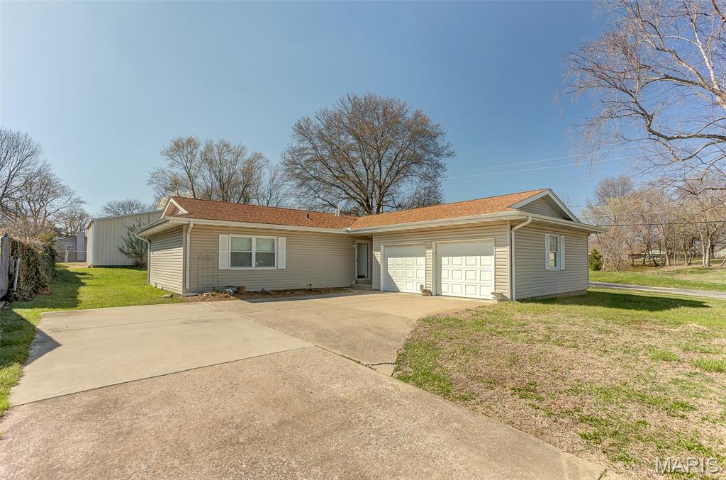 100 Lakewood Drive Property Photo 1