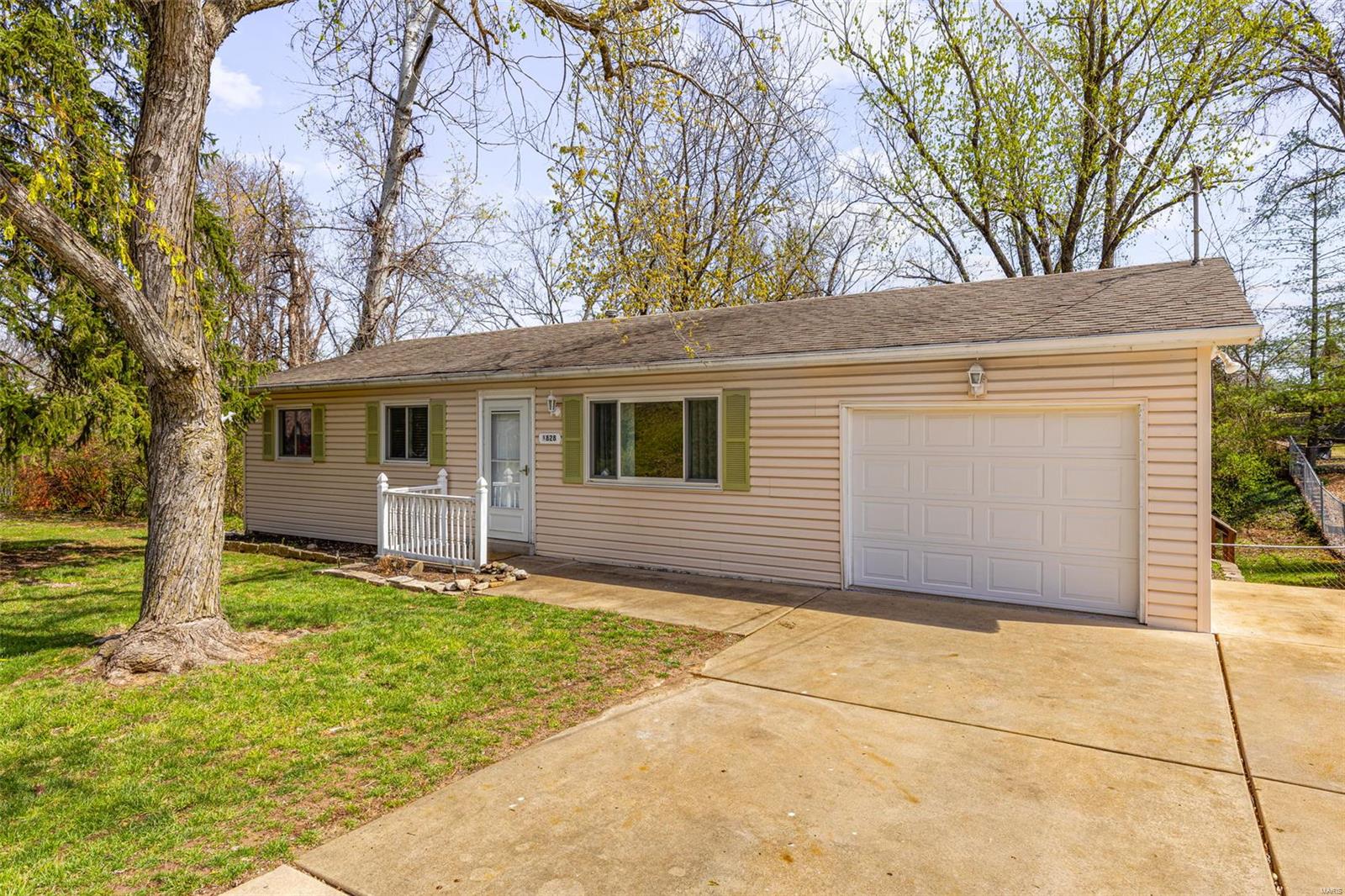 1828 West Drive Property Photo