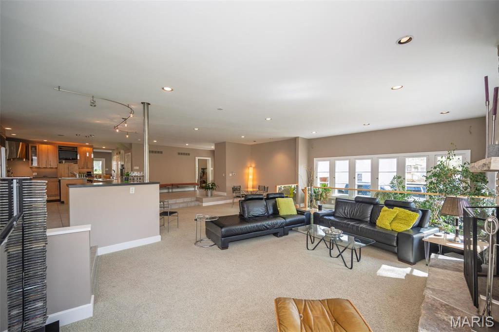 1211 S Geyer Road Property Photo 6