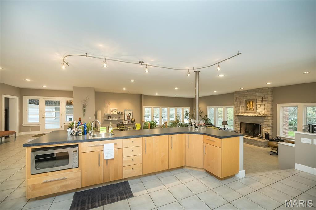 1211 S Geyer Road Property Photo 8